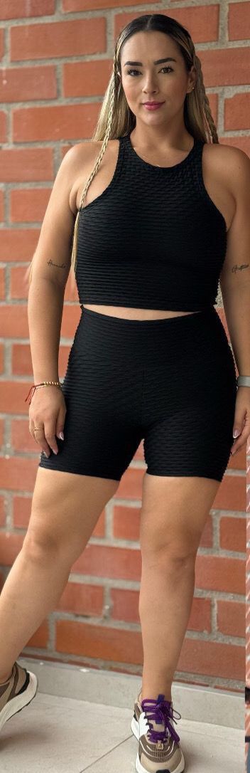 WhatsApp Image 2025-09-19 at 1.29.17 PM TOP CUELLO + CICLISTA PUSH ́UP - TEXTURIZADO S/M/L
