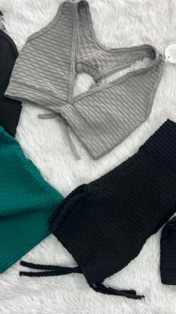 WhatsApp Image 2025-10-02 at 11.43.30 AM COMBO EN COLORES TEXTURIZADO "6 PRENDAS"